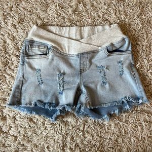 Maternity Jean Shorts. Light wash, comfortable underbelly band. Gently used.